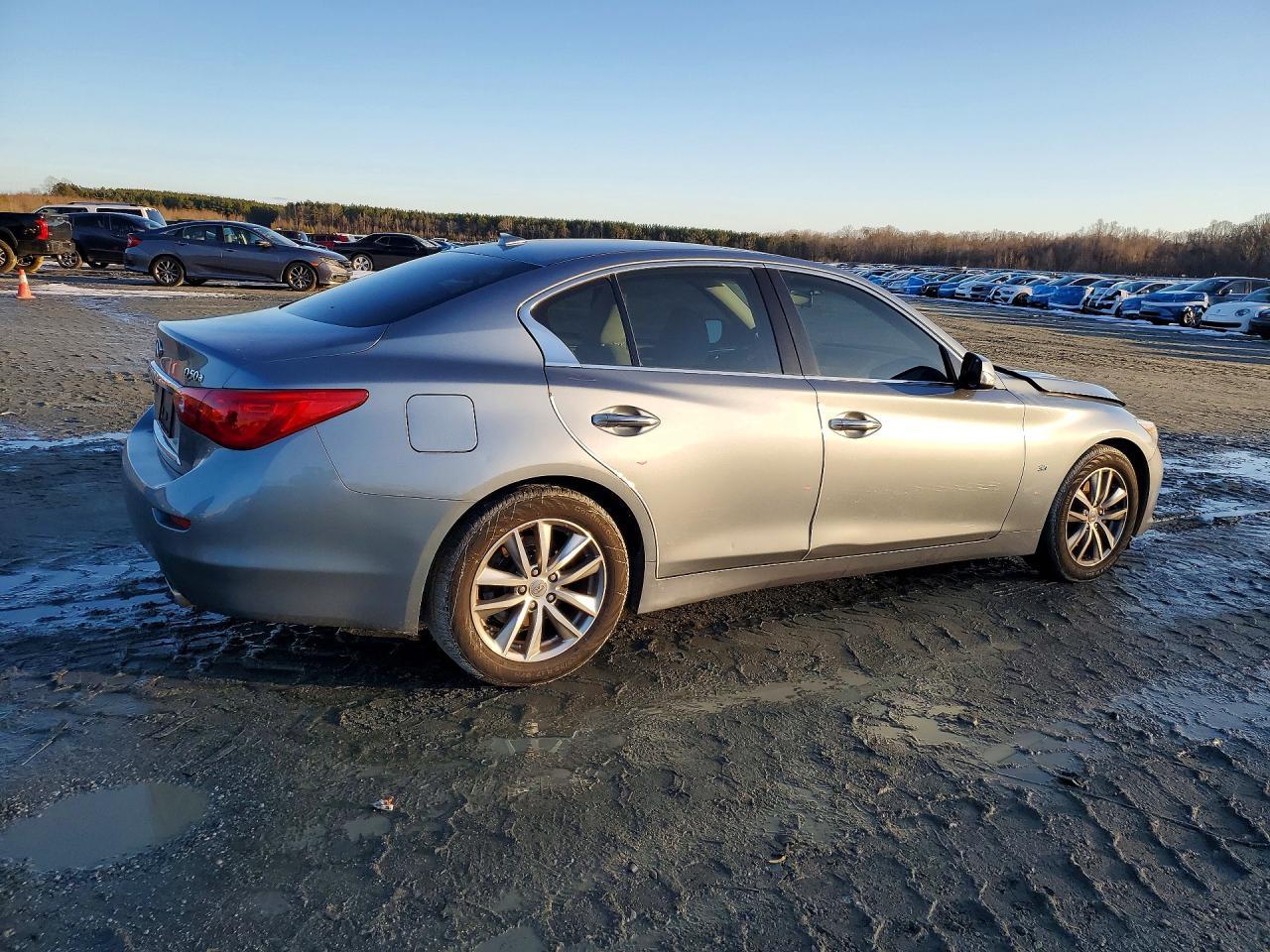 2015 INFINITI Q50