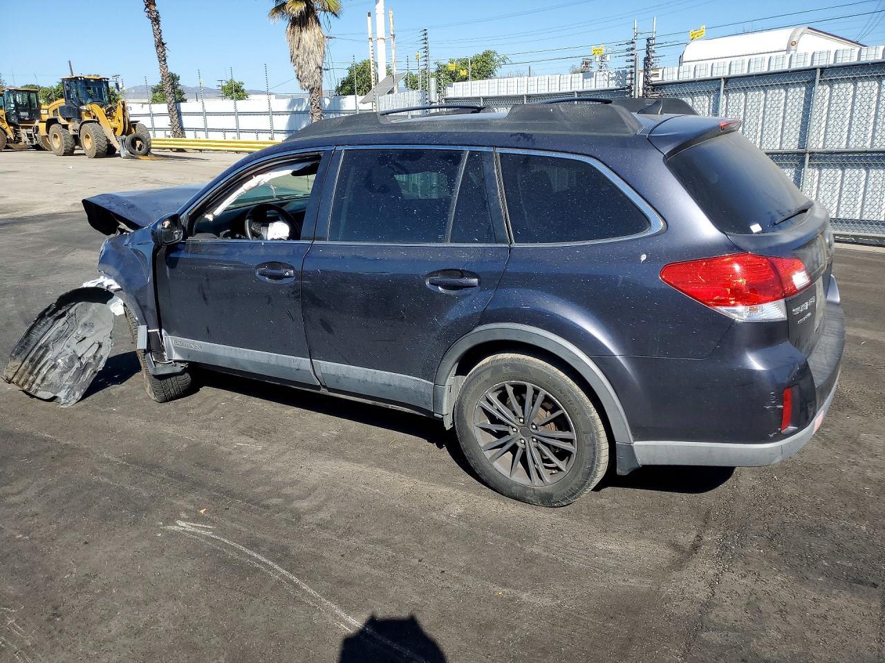 2013 SUBARU Outback