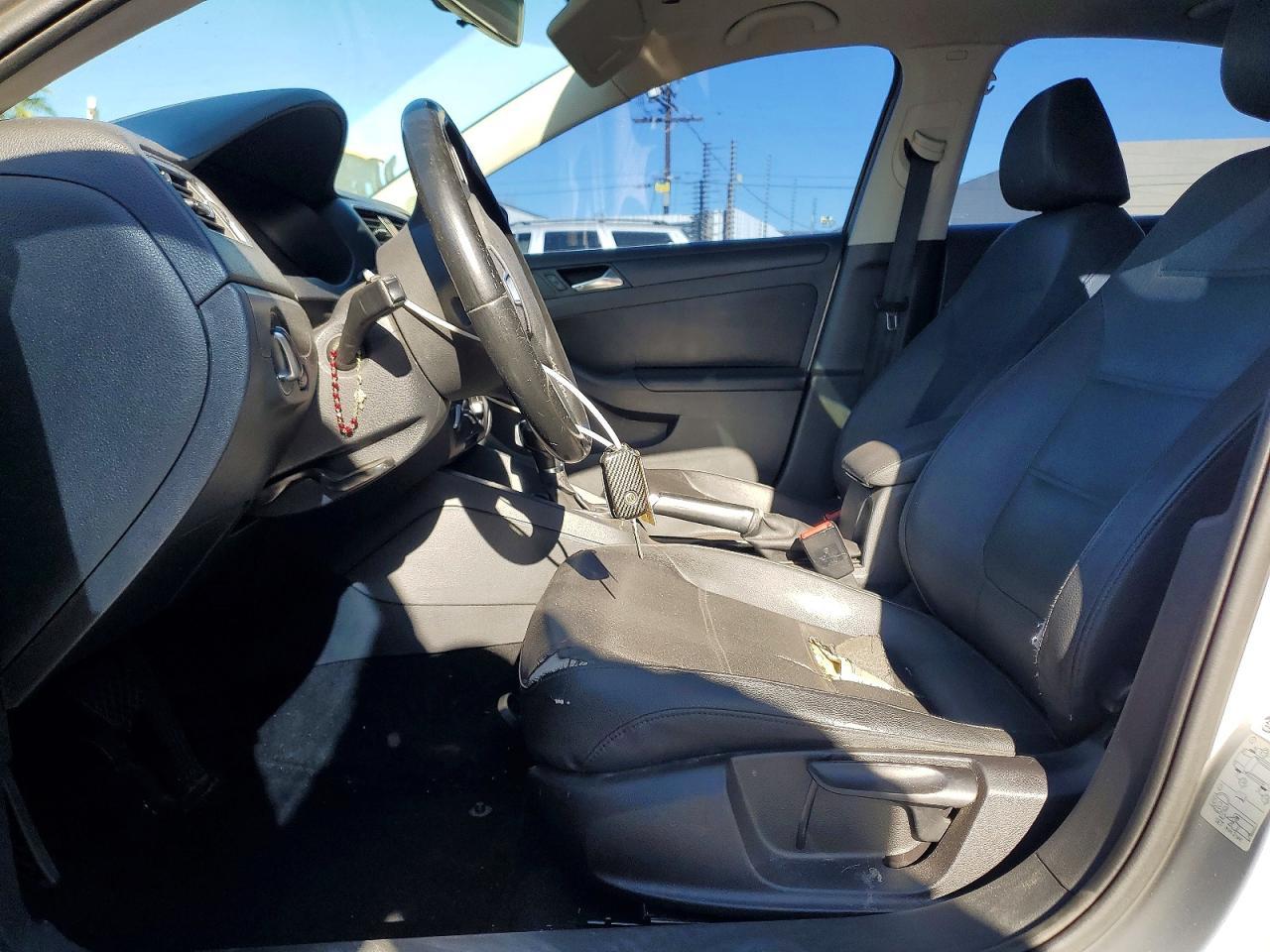 2011 VOLKSWAGEN JETTA