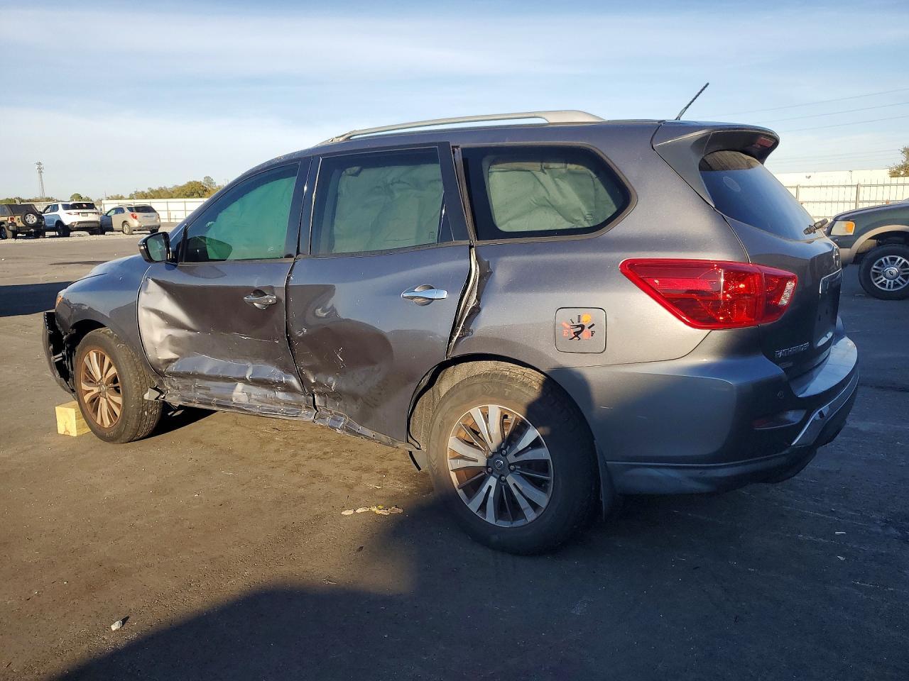 2017 NISSAN PATHFINDER