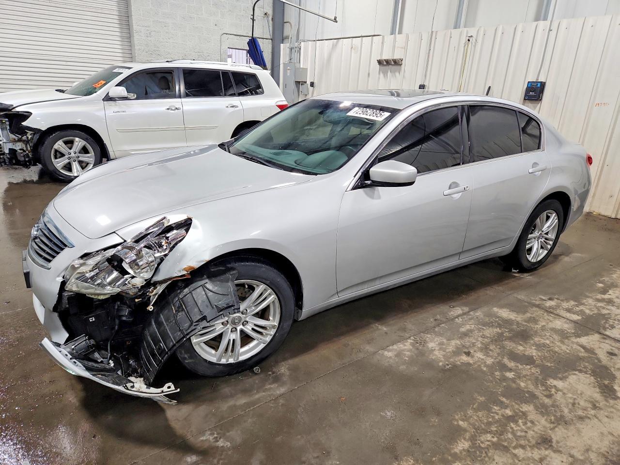 2011 INFINITI G37
