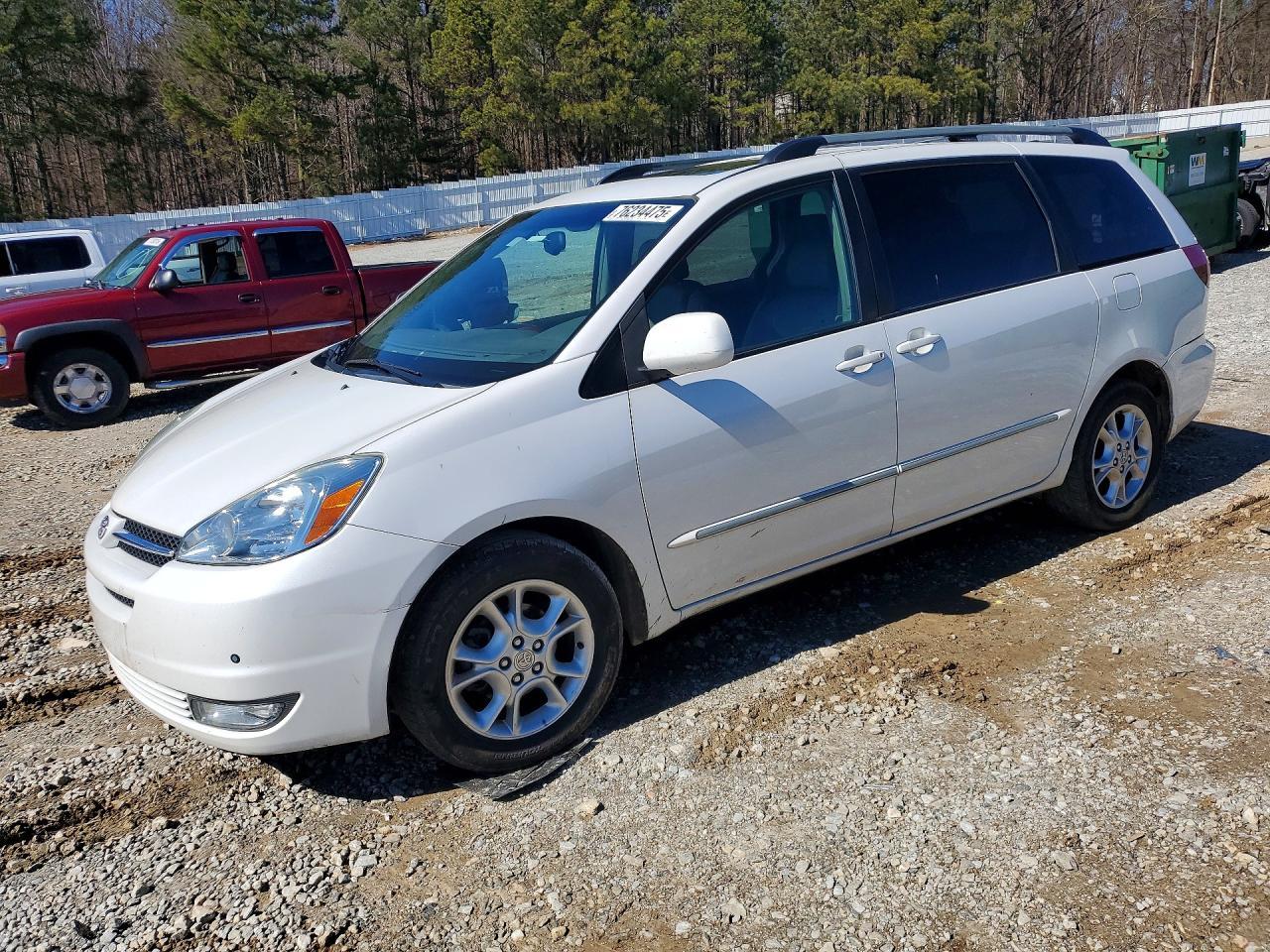 2004 TOYOTA SIENNA