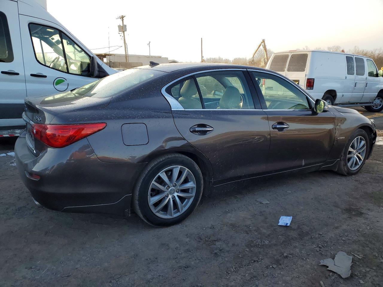 2015 INFINITI Q50