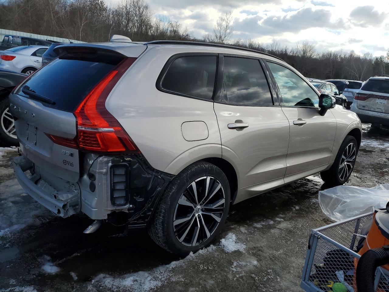 2024 VOLVO XC60