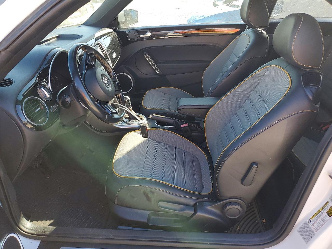2017 VOLKSWAGEN Beetle