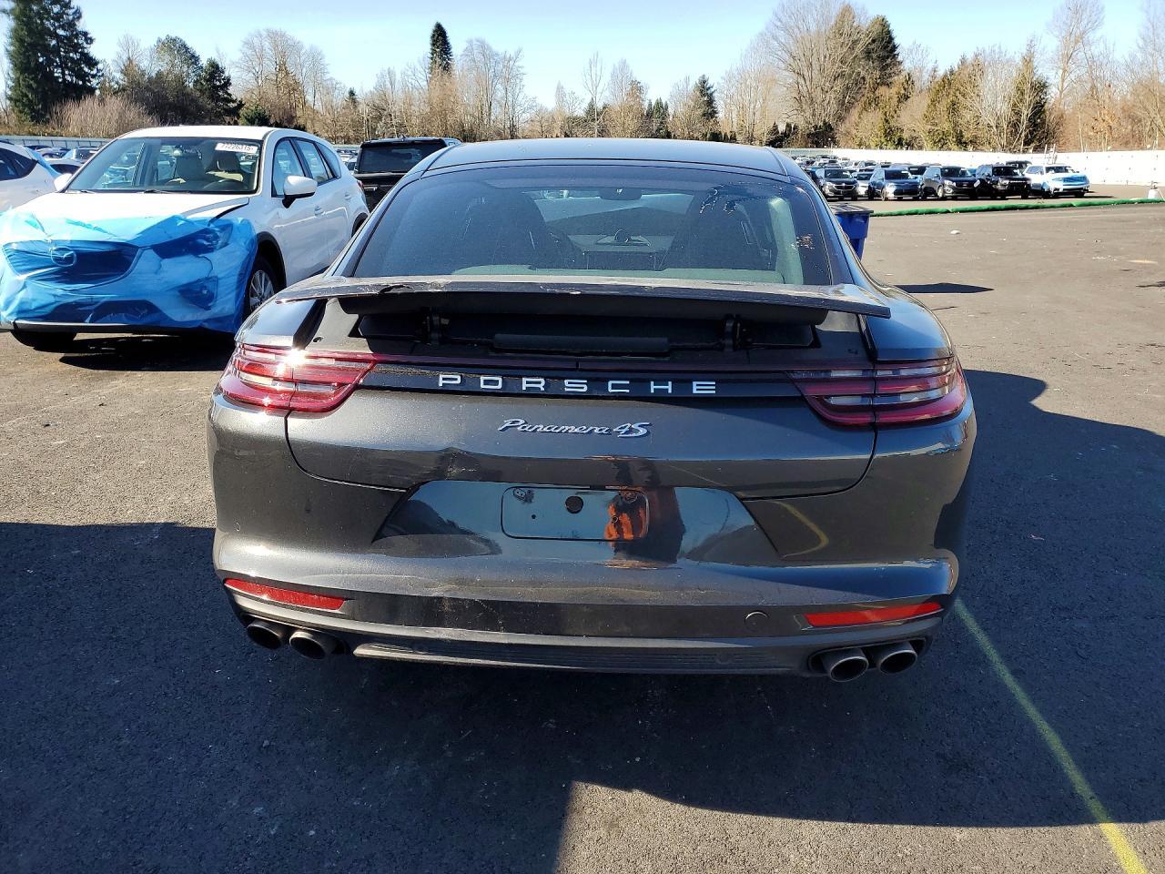 2018 PORSCHE Panamera