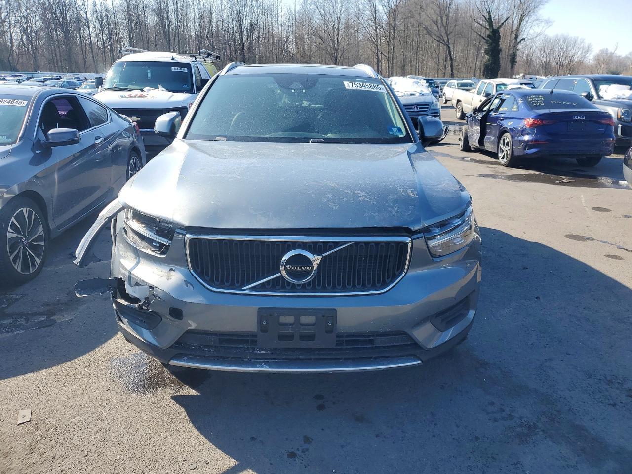 2019 VOLVO XC40