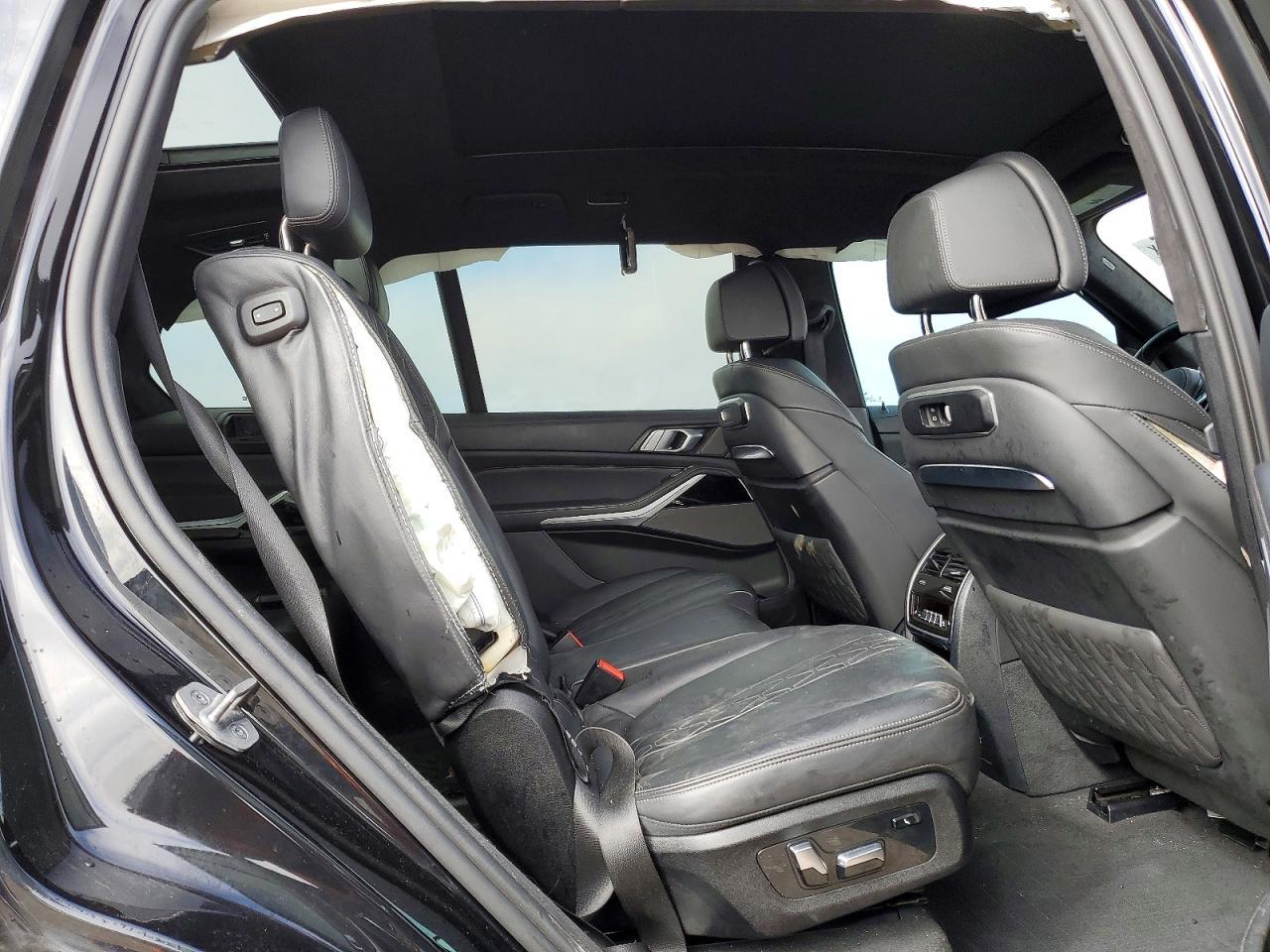 2023 BMW X7