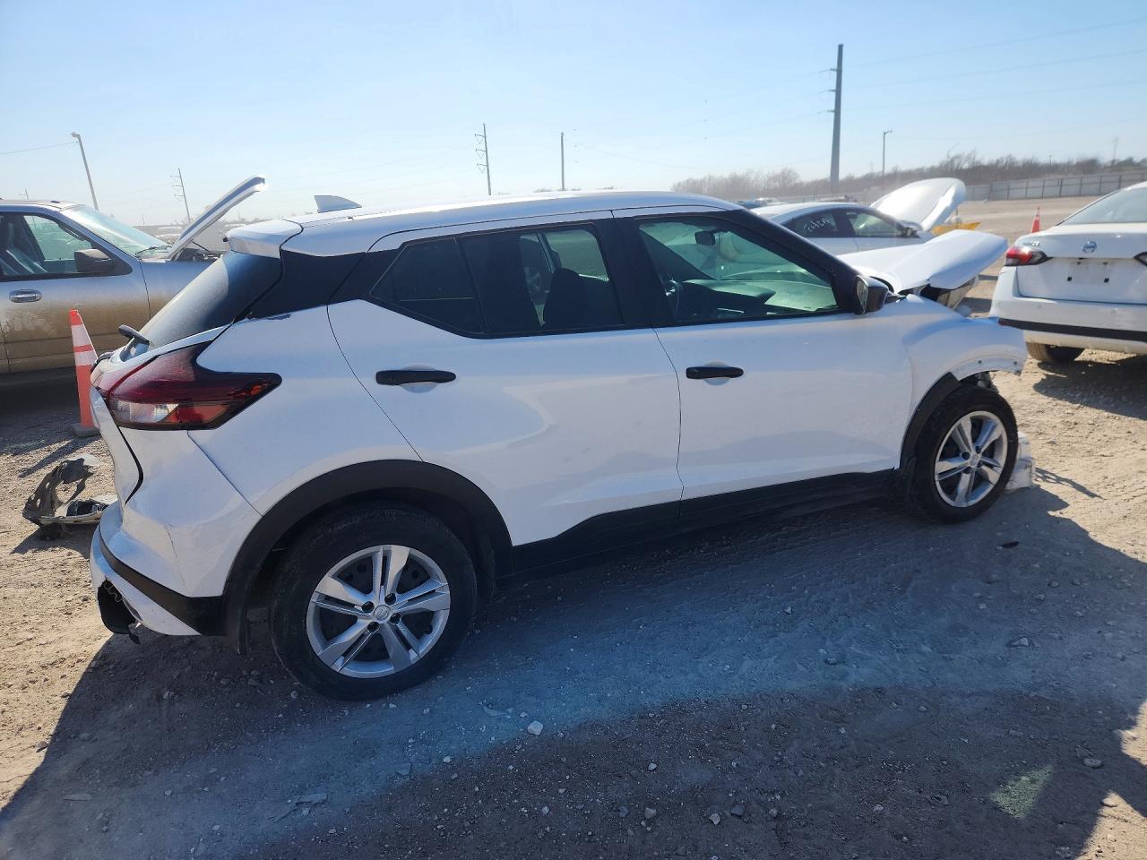 2024 NISSAN KICKS