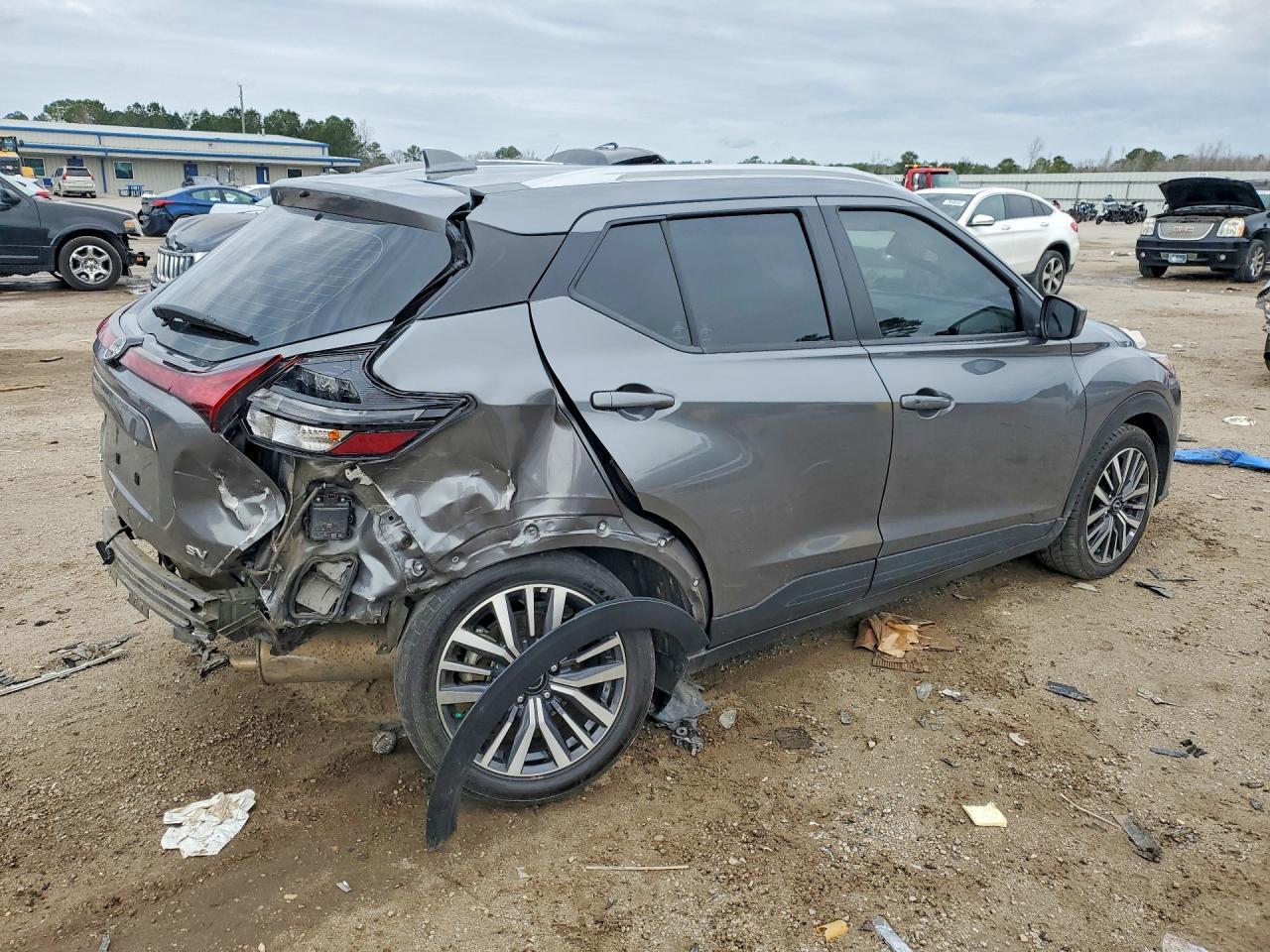 2023 NISSAN KICKS