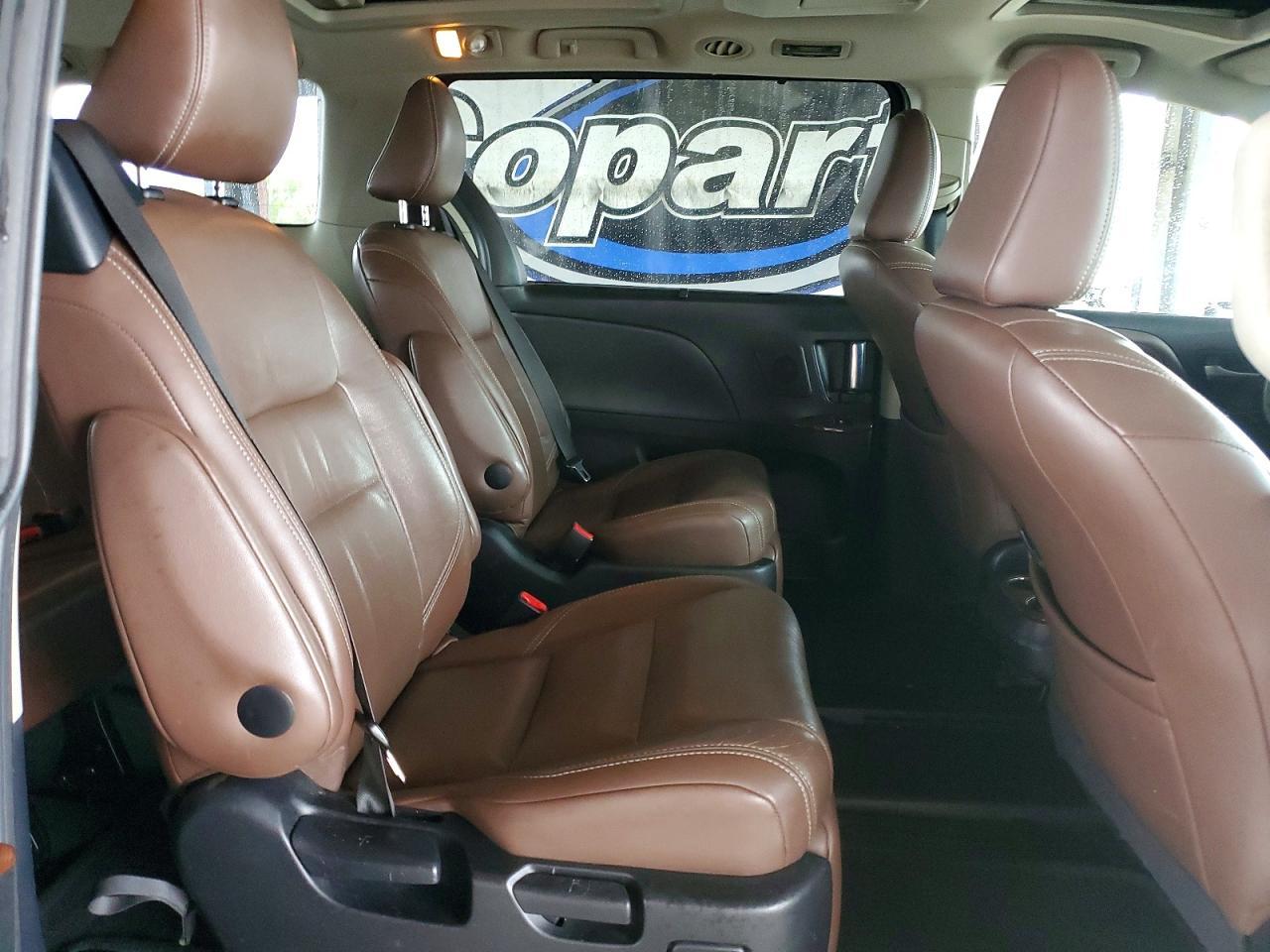 2015 TOYOTA SIENNA