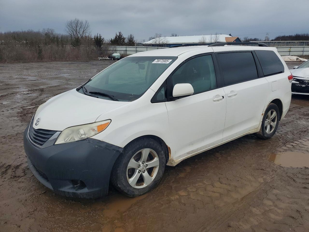 2012 TOYOTA SIENNA
