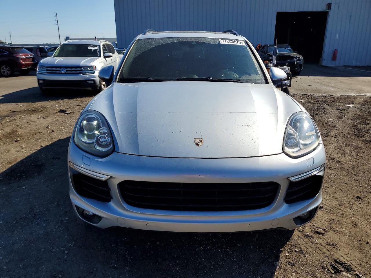 2017 PORSCHE CAYENNE