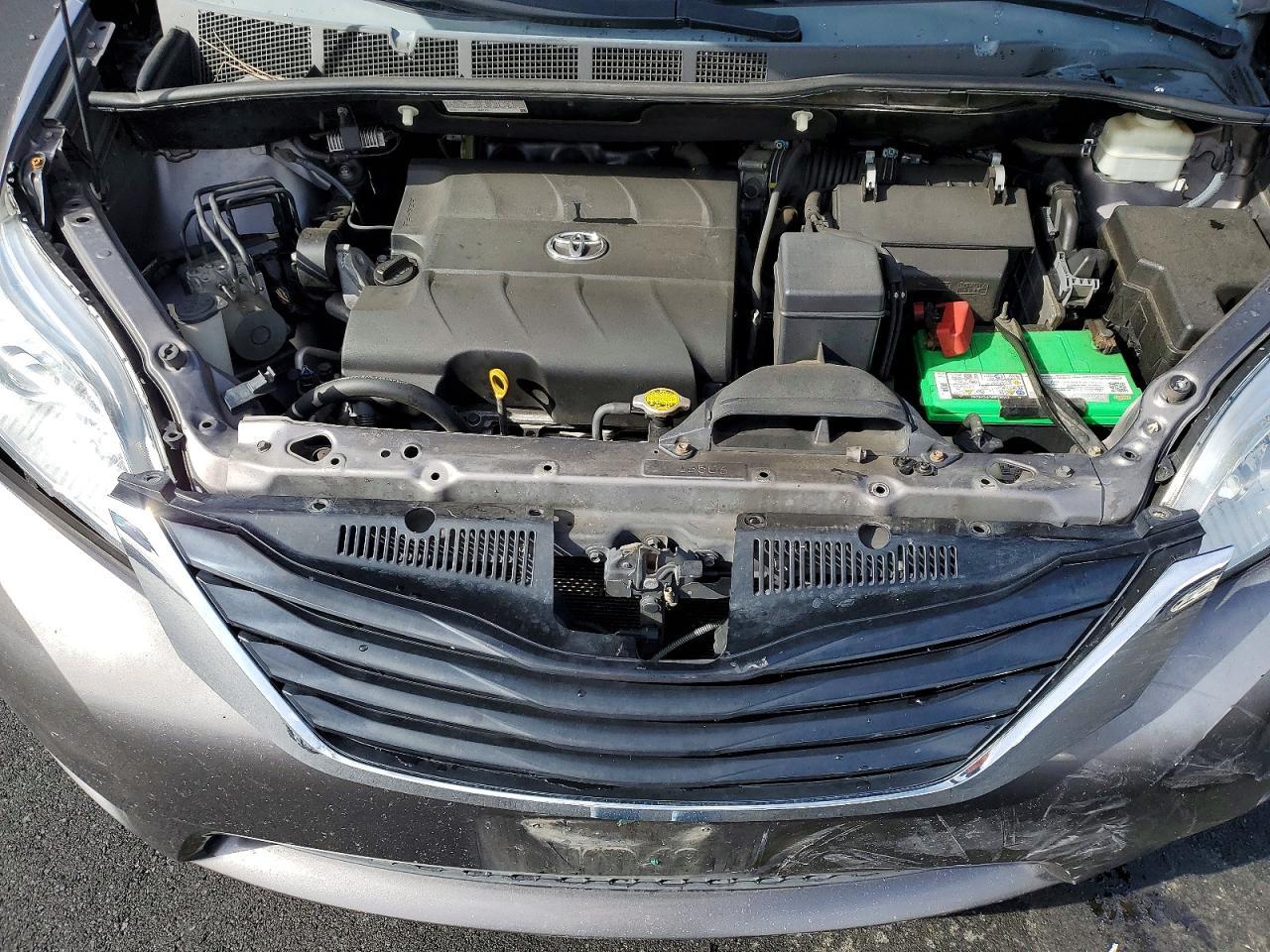 2012 TOYOTA SIENNA