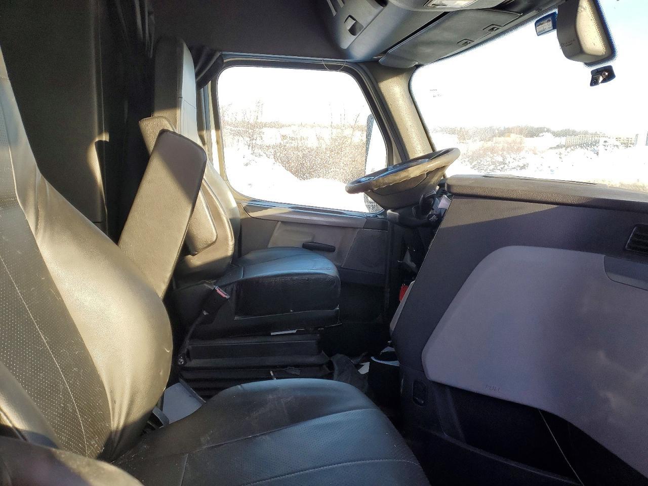 2019 FREIGHTLINER CASCADIA 126