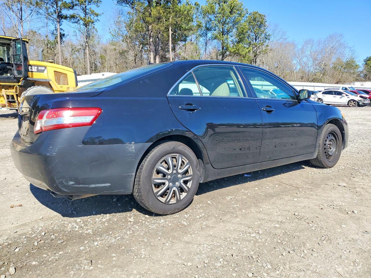 2011 TOYOTA CAMRY