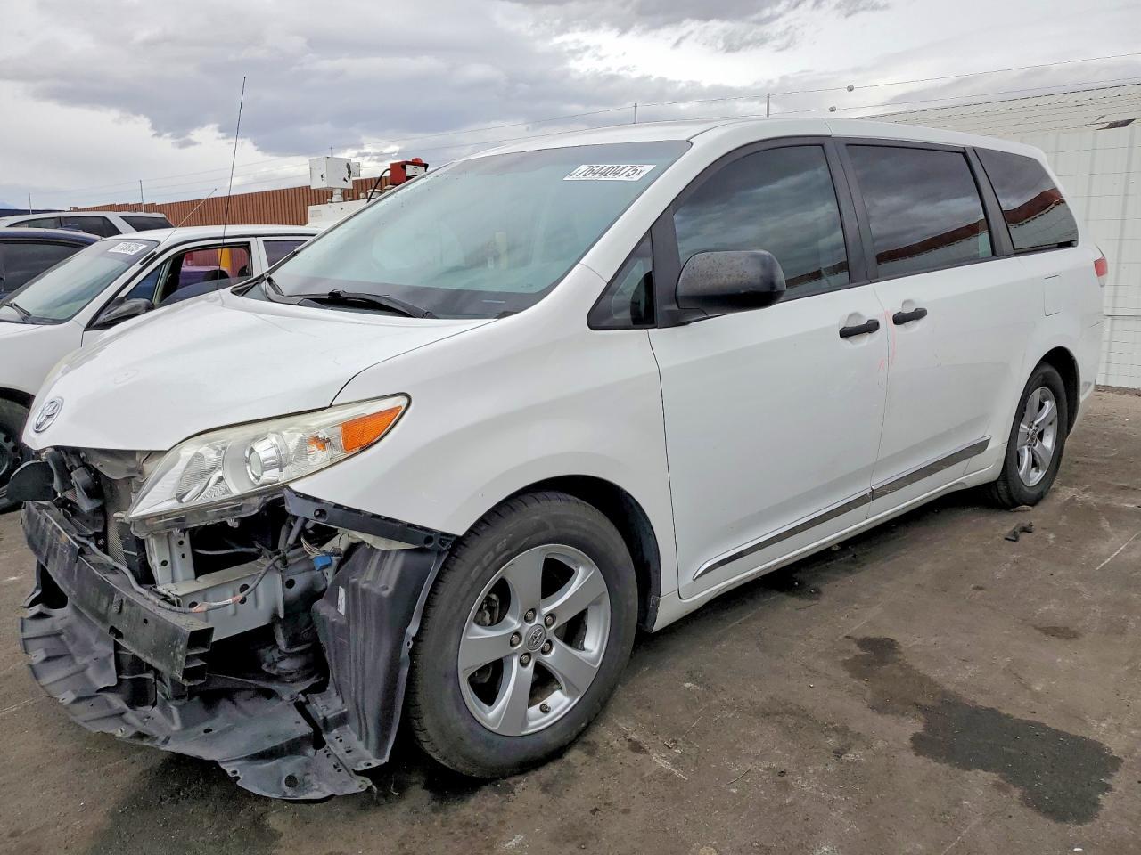 2014 TOYOTA SIENNA