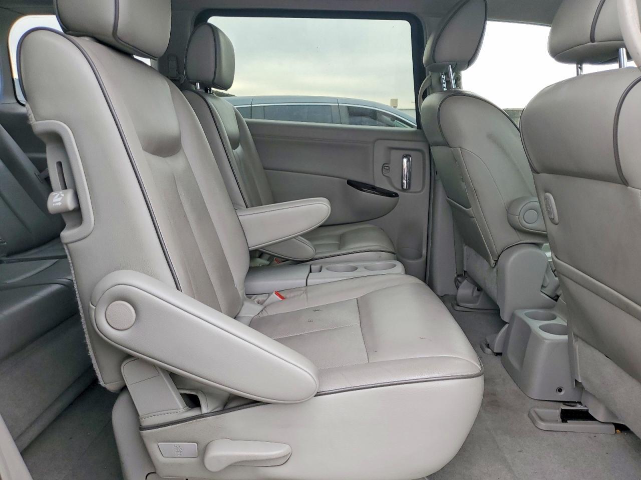 2012 NISSAN Quest