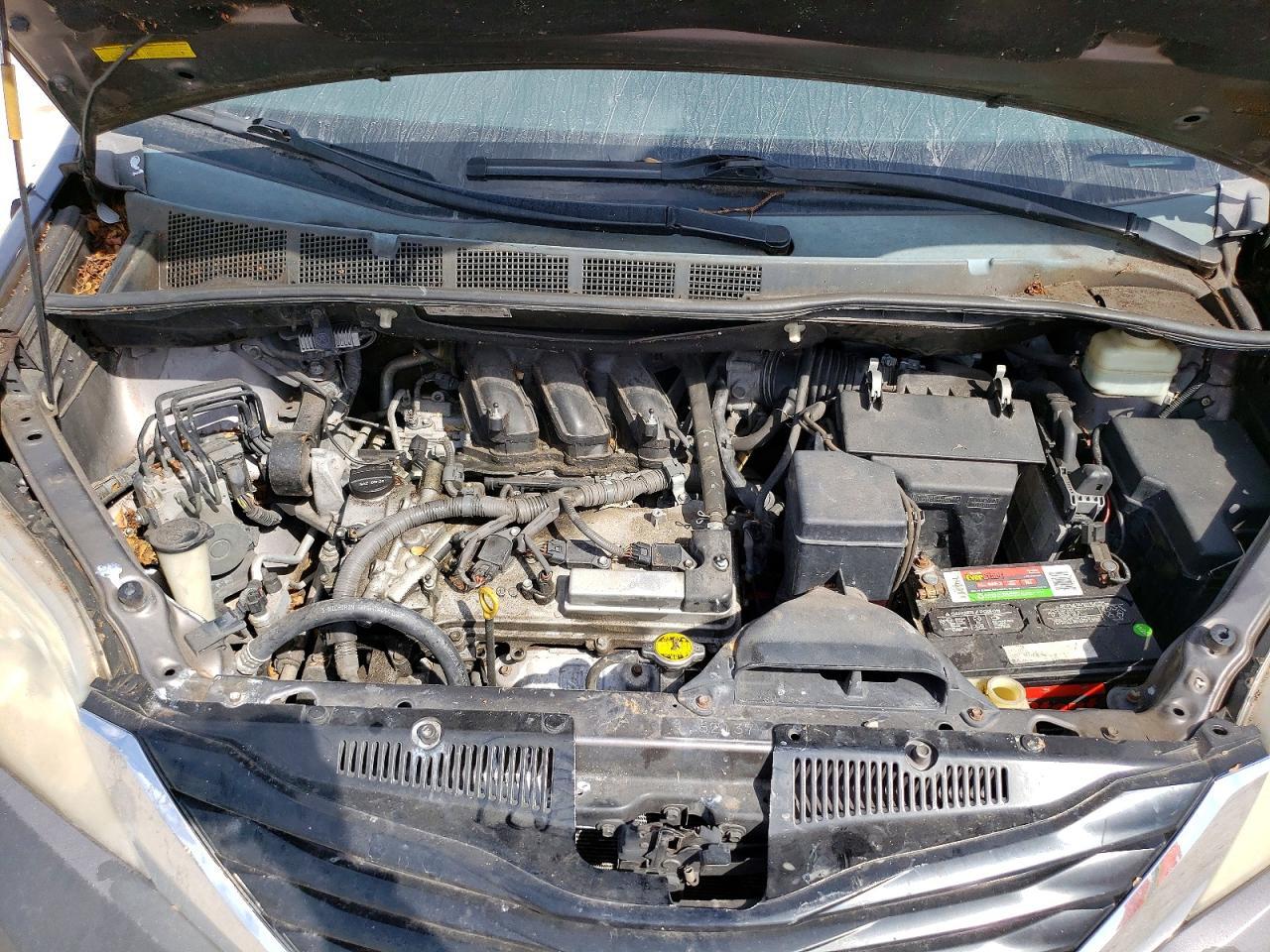 2014 TOYOTA SIENNA