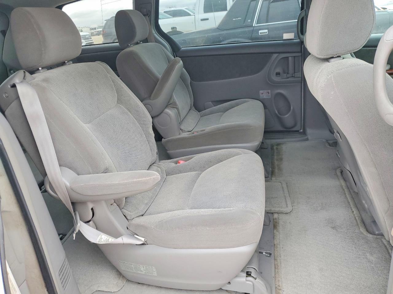 2004 TOYOTA SIENNA