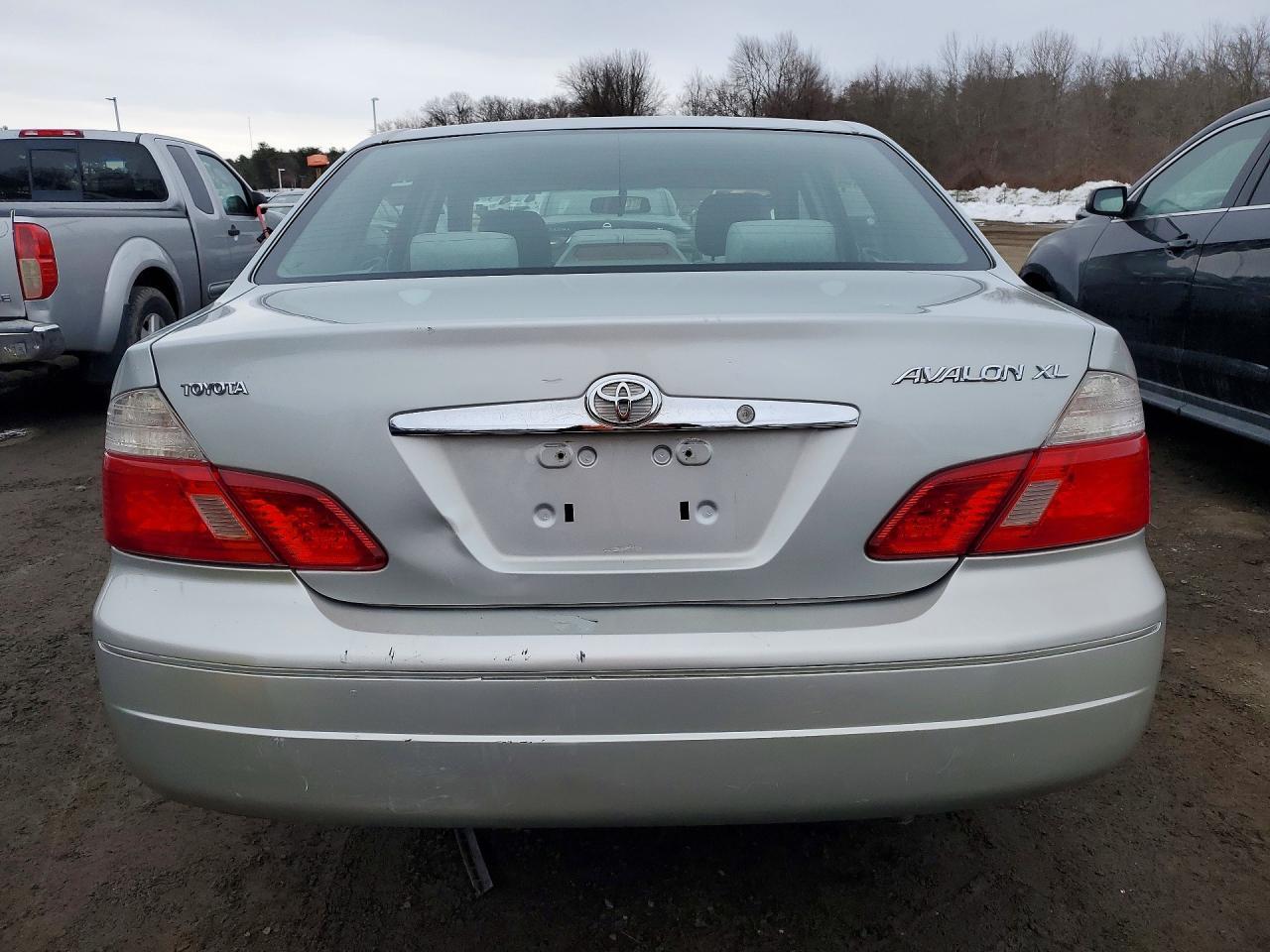 2004 TOYOTA Avalon