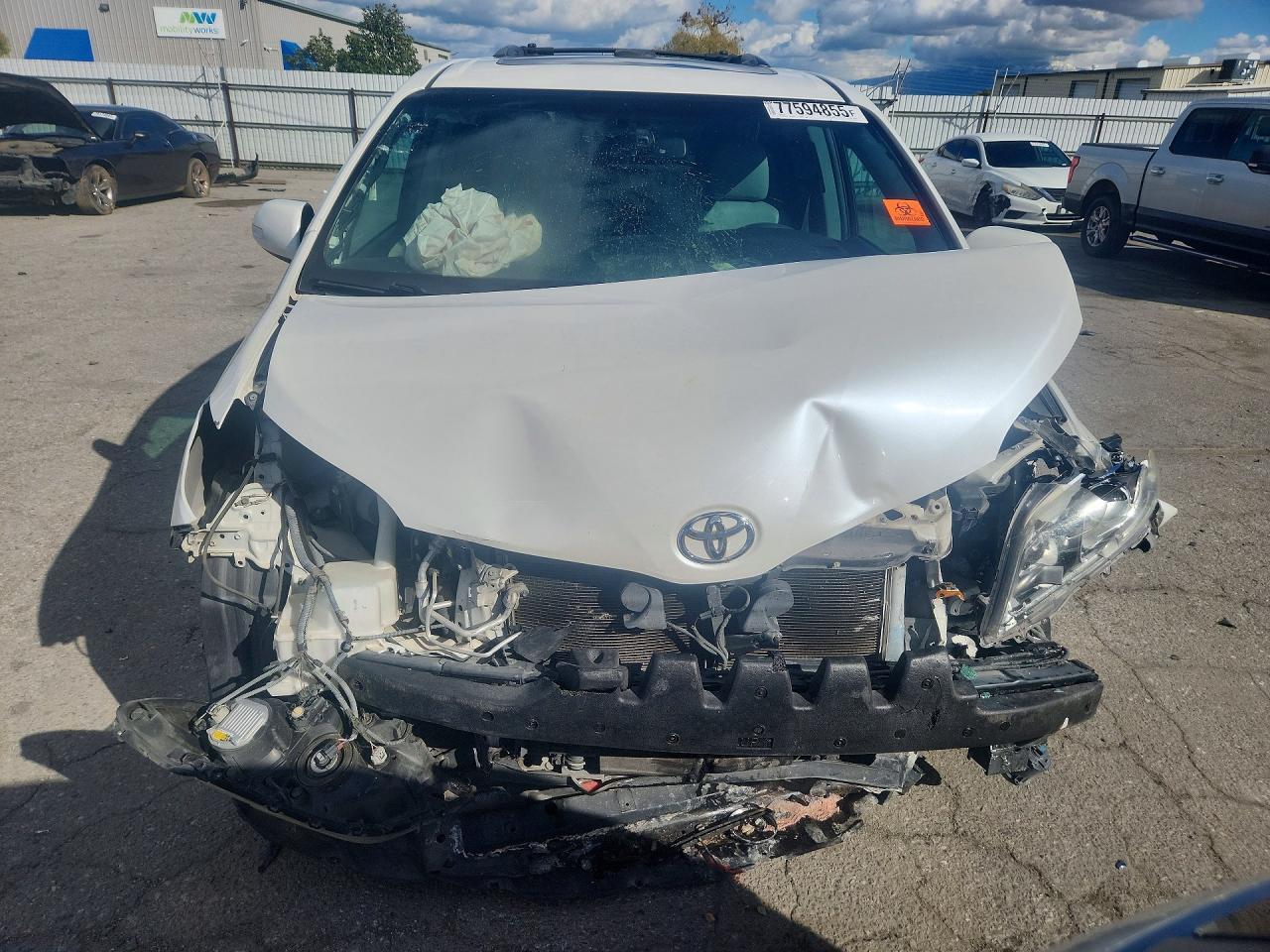 2016 TOYOTA SIENNA