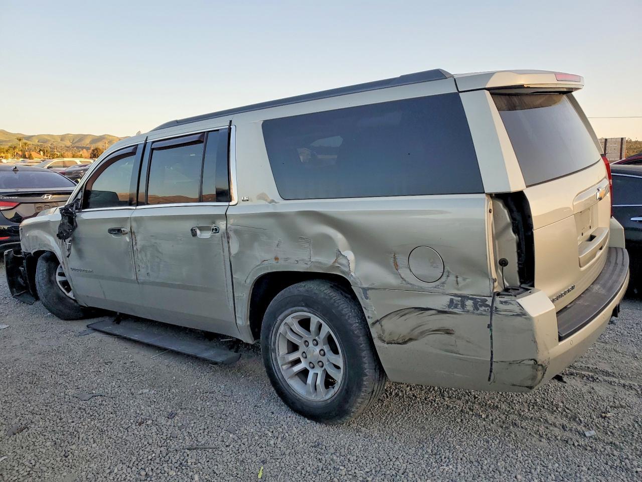 2016 CHEVROLET Suburban