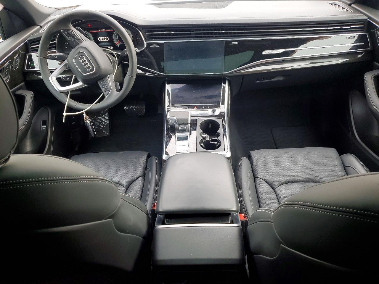 2025 AUDI Q8