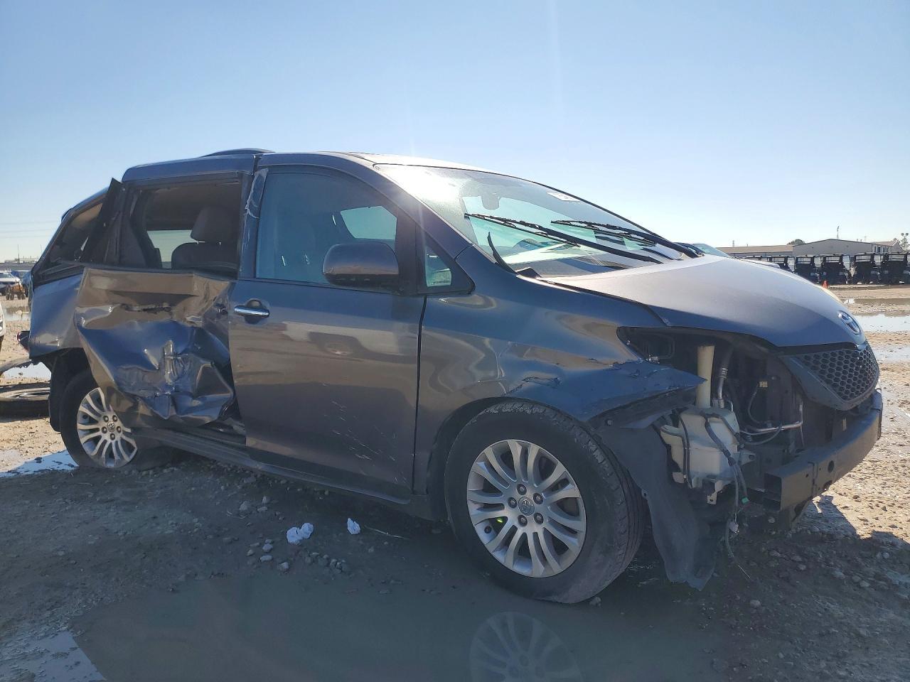 2016 TOYOTA SIENNA