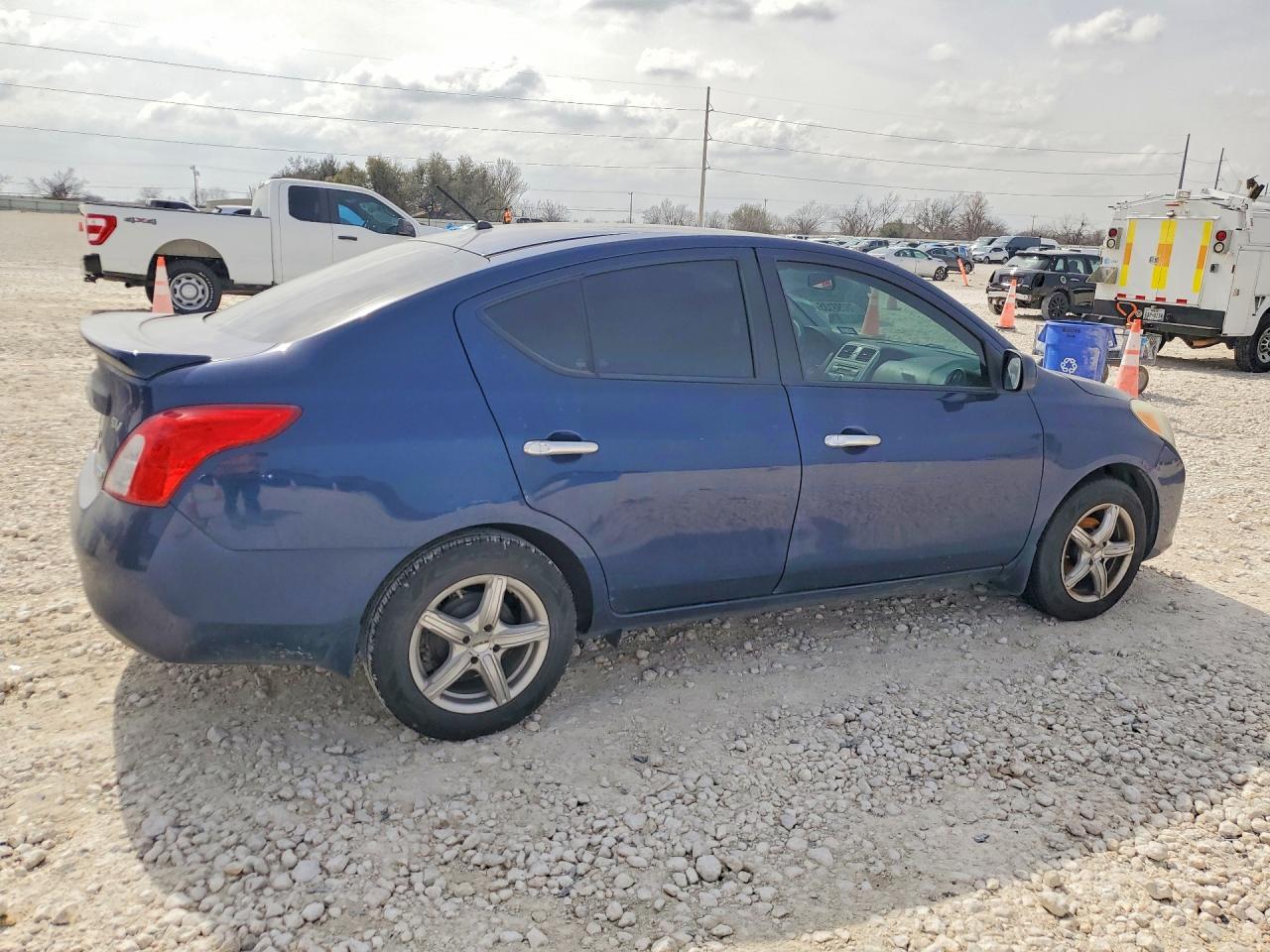 2014 NISSAN VERSA