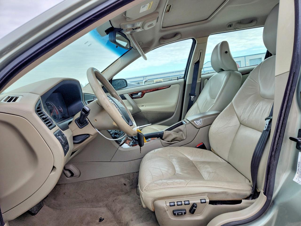 2006 VOLVO V70