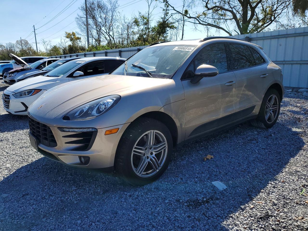 2017 PORSCHE Macan