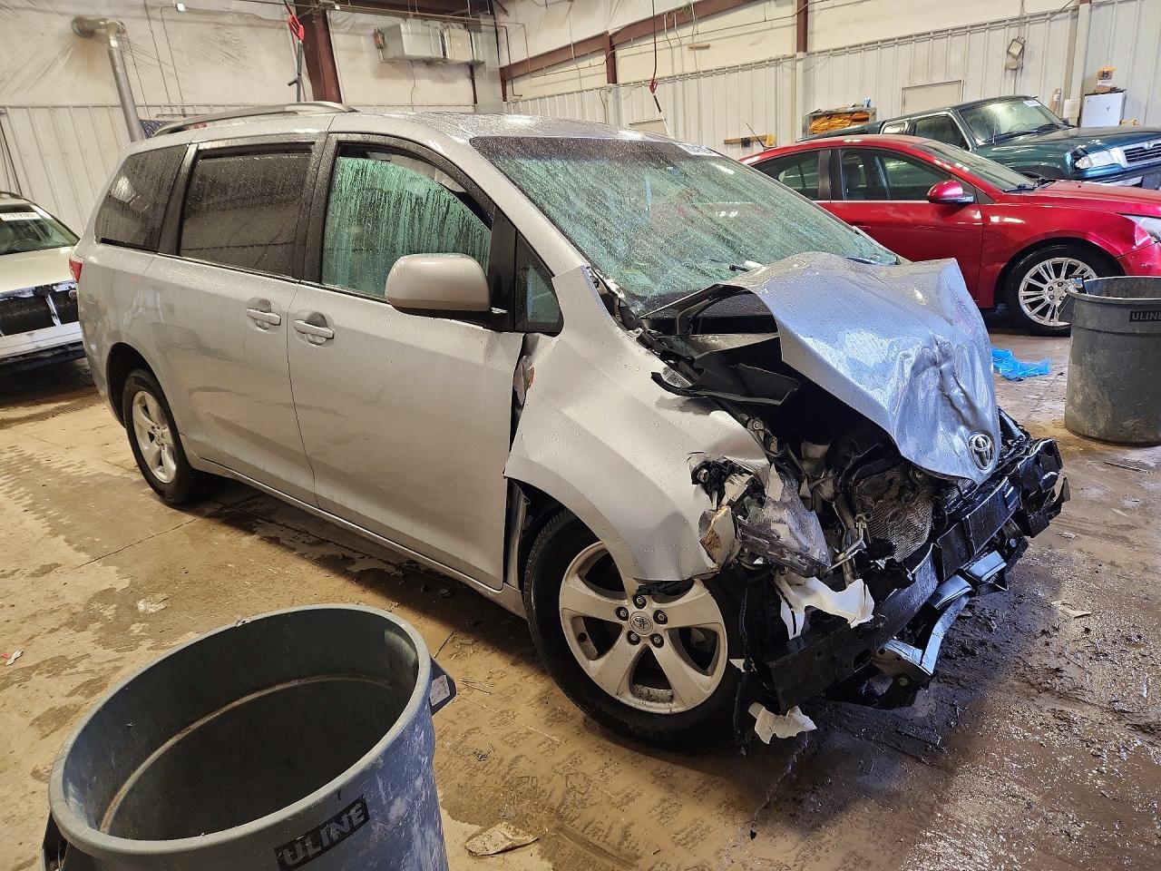 2015 TOYOTA SIENNA
