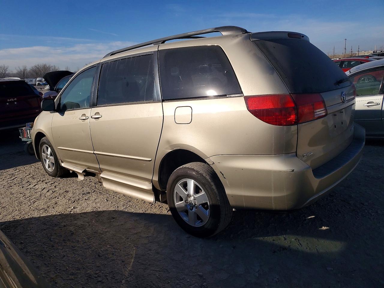 2004 TOYOTA SIENNA