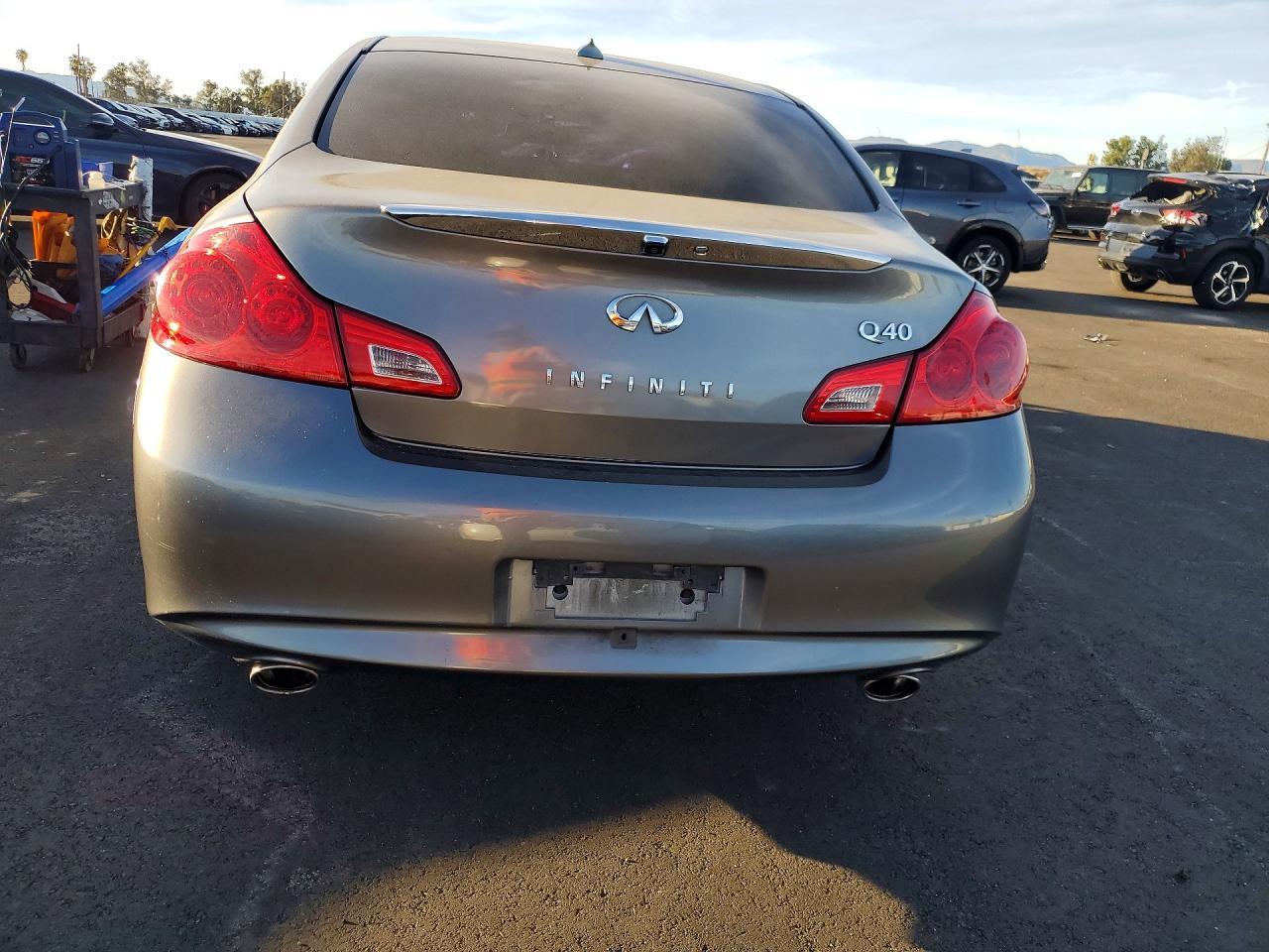 2015 INFINITI Q40