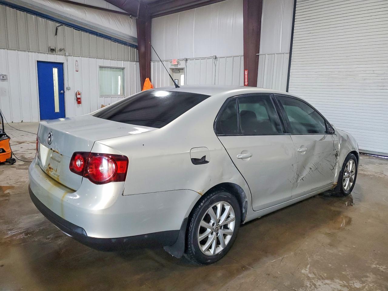 2010 VOLKSWAGEN JETTA