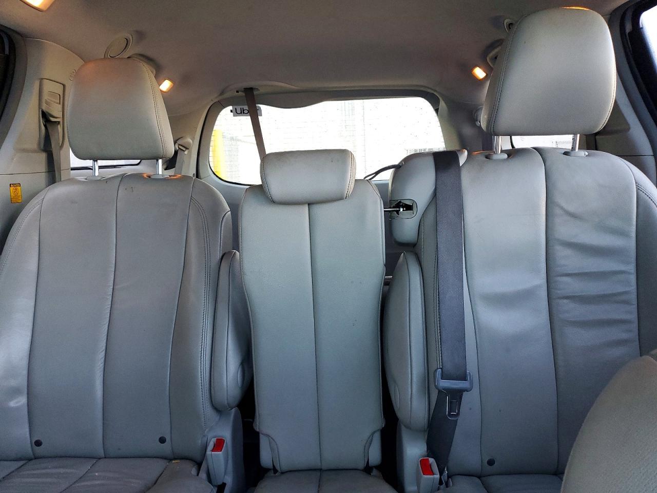 2012 TOYOTA SIENNA