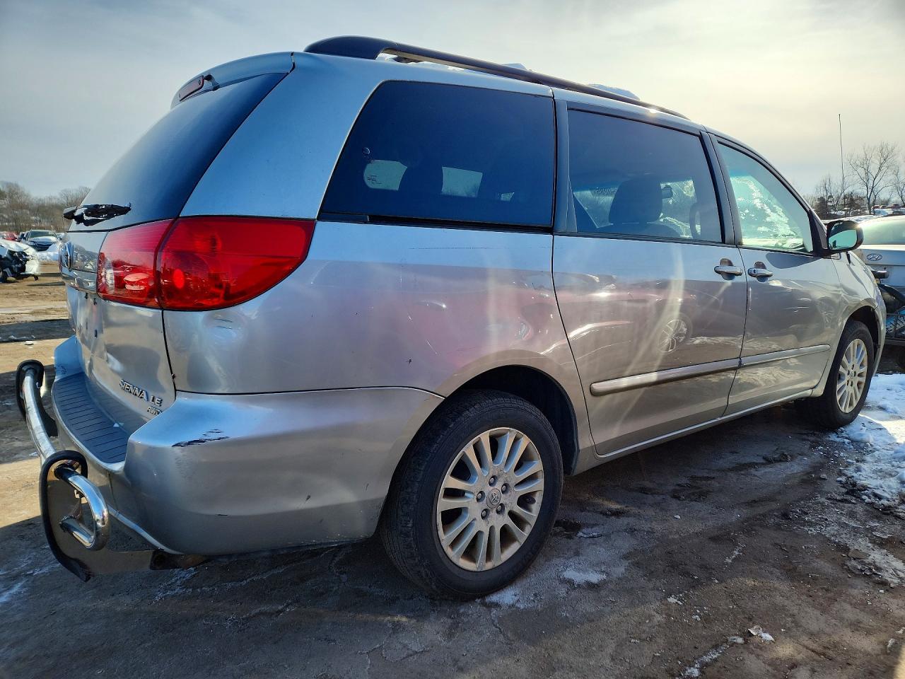 2010 TOYOTA SIENNA