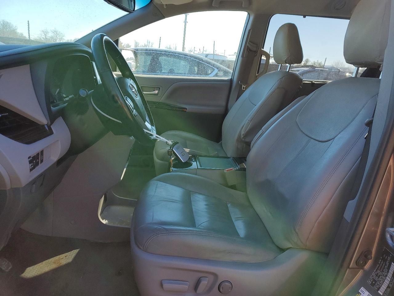 2015 TOYOTA SIENNA