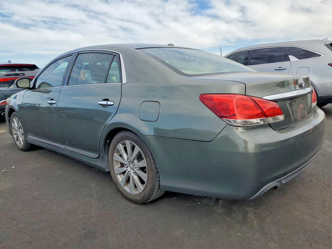 2011 TOYOTA Avalon