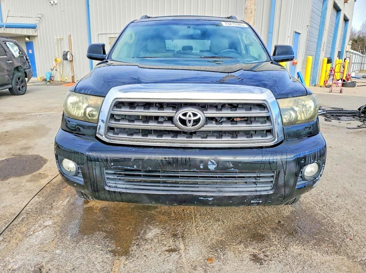 2010 TOYOTA Sequoia