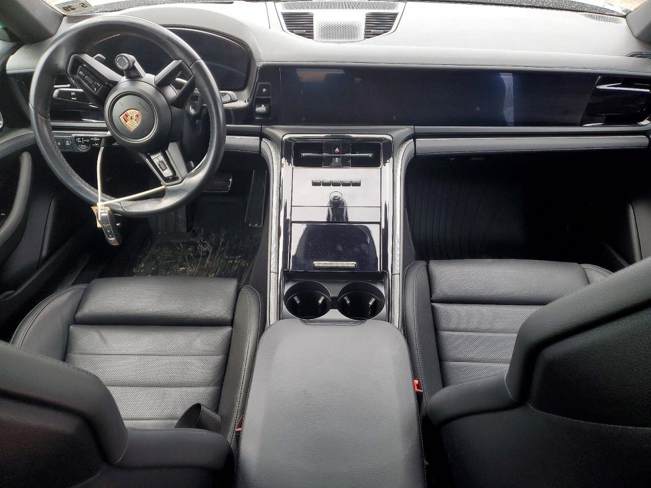 2024 PORSCHE Panamera