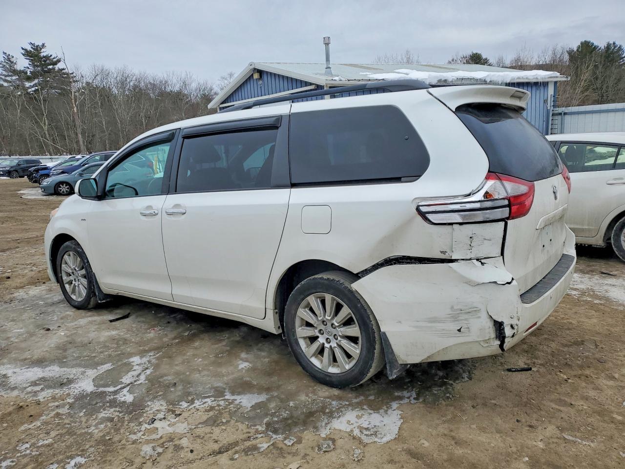 2016 TOYOTA SIENNA