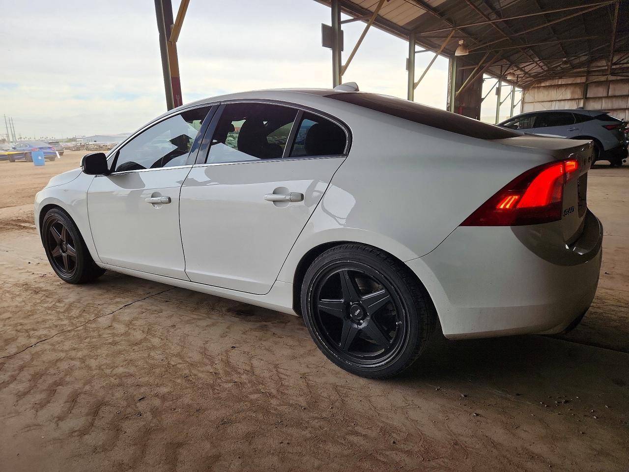 2015 VOLVO S60