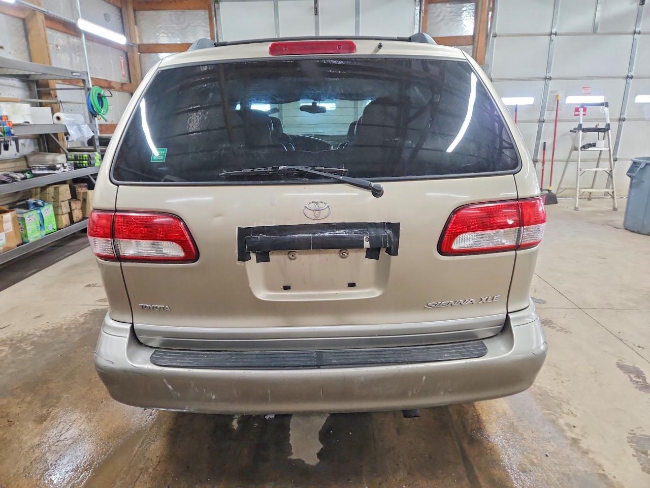 2002 TOYOTA SIENNA