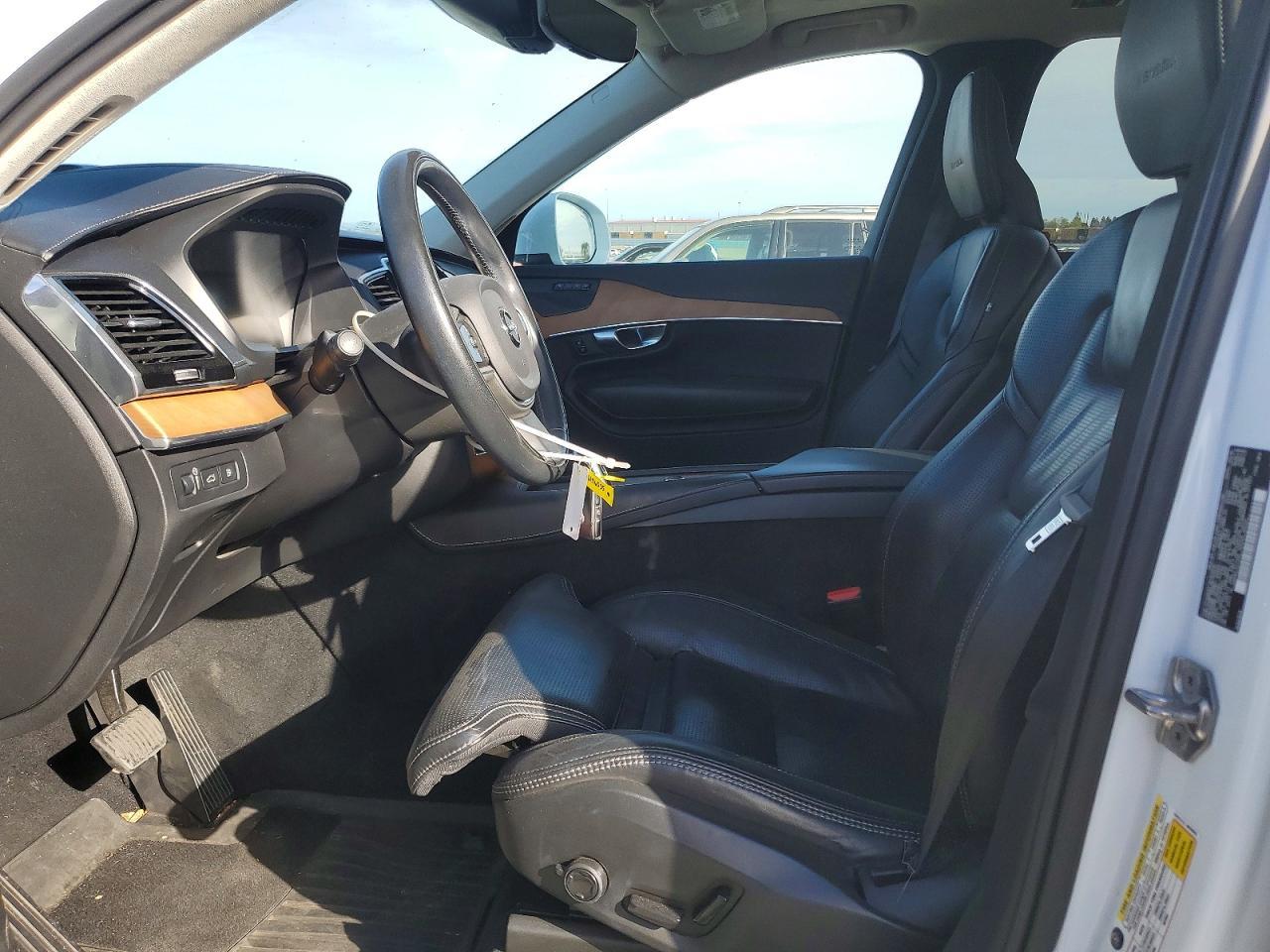 2019 VOLVO XC90