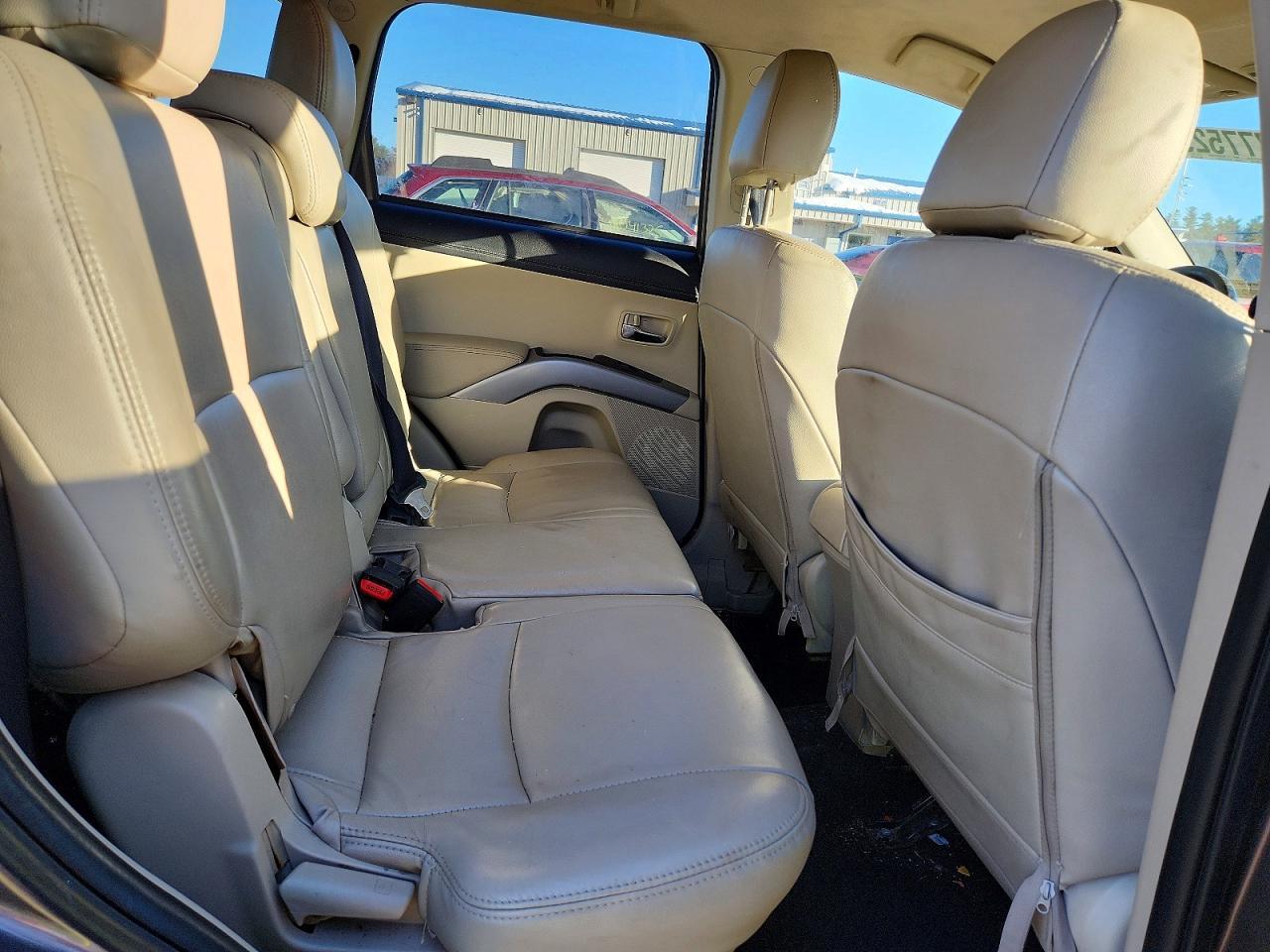 2011 MITSUBISHI outlander