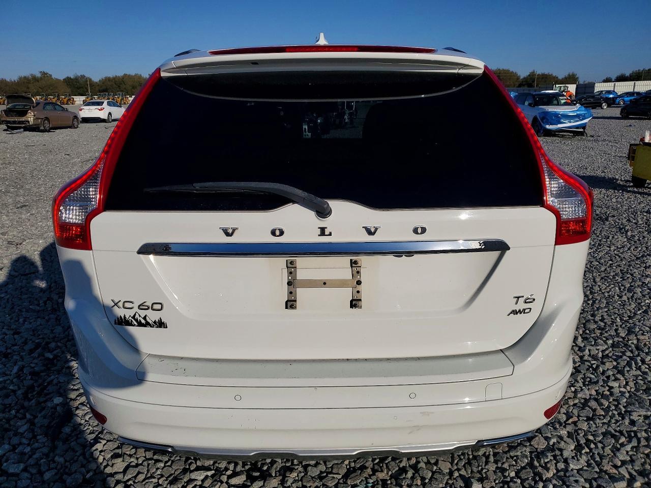 2015 VOLVO XC60