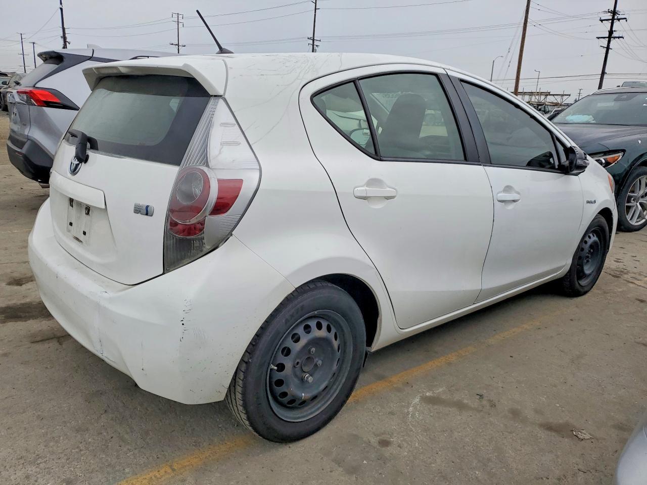 2013 TOYOTA Prius c