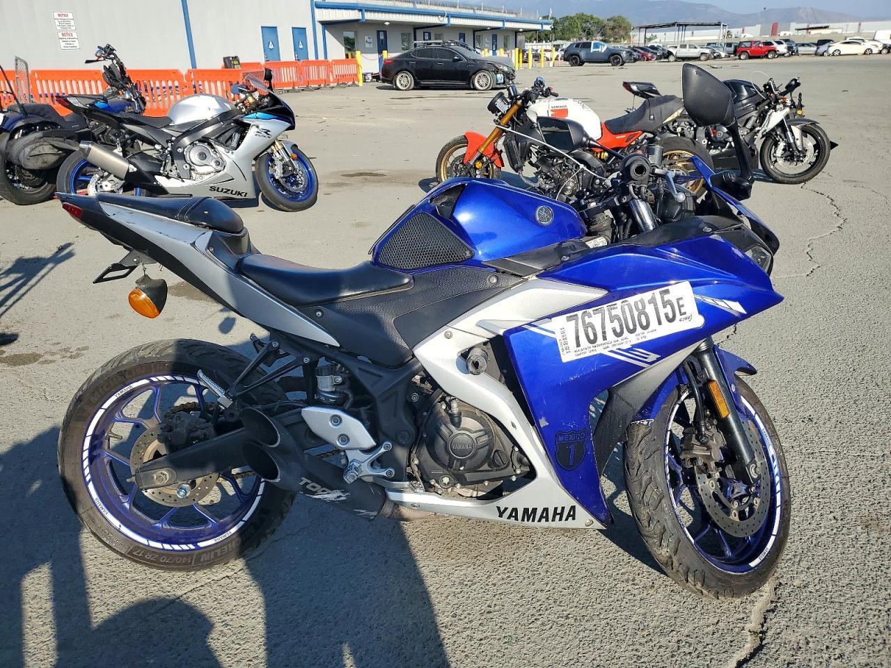 2017 YAMAHA YZFR3